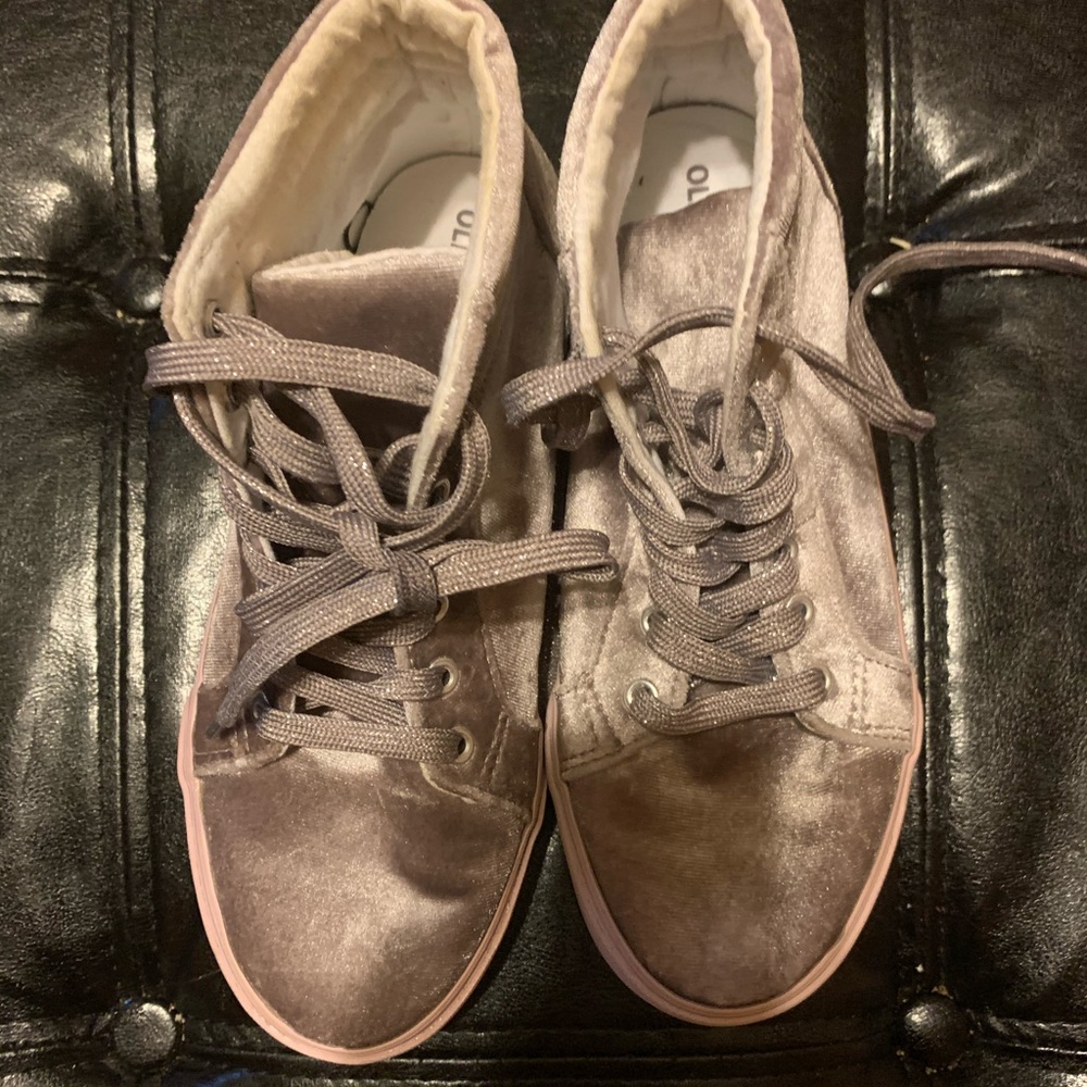 Cute little girls old navy shoe